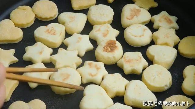 小孩|两个鸡蛋，一把面粉教你做无水无油的小零食，健康美味，很简单