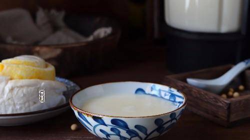 加入适量|黄豆营养好，这么做成早餐，人人爱喝，还能提升免疫力补充蛋白质