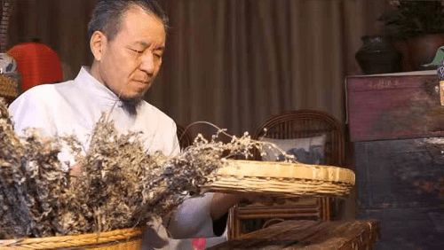 赵秋实告诉记者,这种制香技艺讲究的是纯手工纯天然