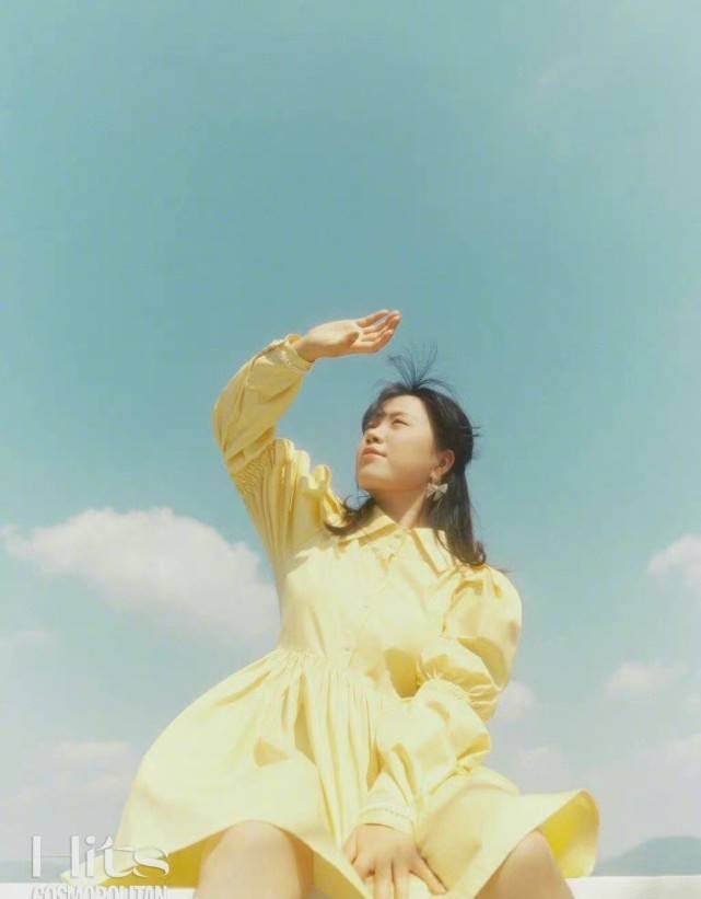 细节 杨倩首封大片曝光！奥运冠军正式亮相时尚圈，穿裙装变时髦上班族 ?