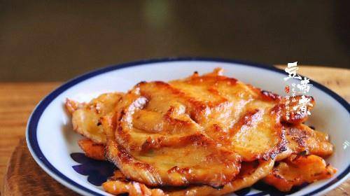 该烹饪做法为简单的煎制,而口味是时下大众最喜欢的奥尔良鸡肉口味.