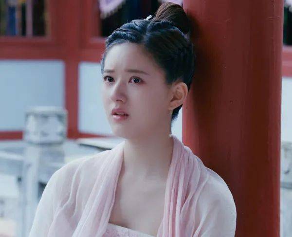 会演|驯鹿娱乐:赵露思新剧让人无语,只会演傻白甜说方言梗,太尴尬!