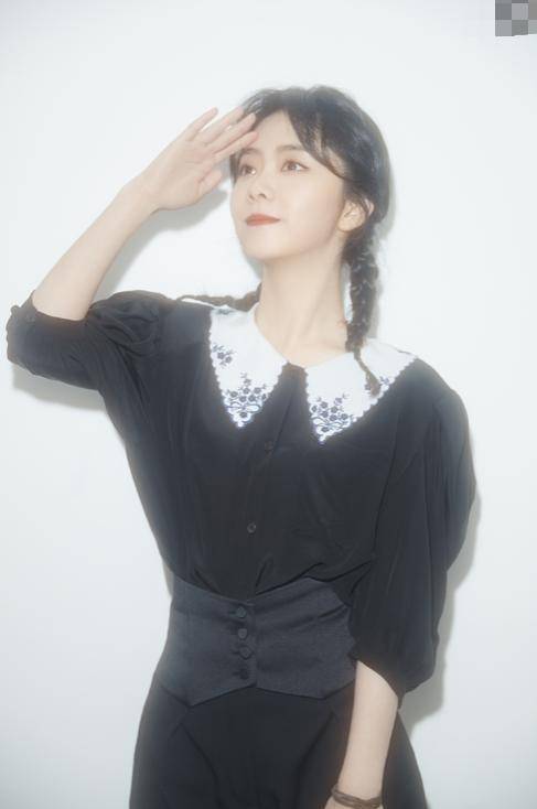 马尾女星双马尾,邱淑贞女儿撞脸邓紫棋,周冬雨''手抓鸡窝''