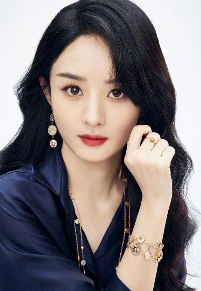发型 真正有气质的女人，会将穿搭与发型融合起来，看看赵丽颖、关晓彤
