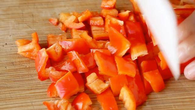 做法|土豆家常做法，用来招待客人，比红烧肉还受欢迎，太香了