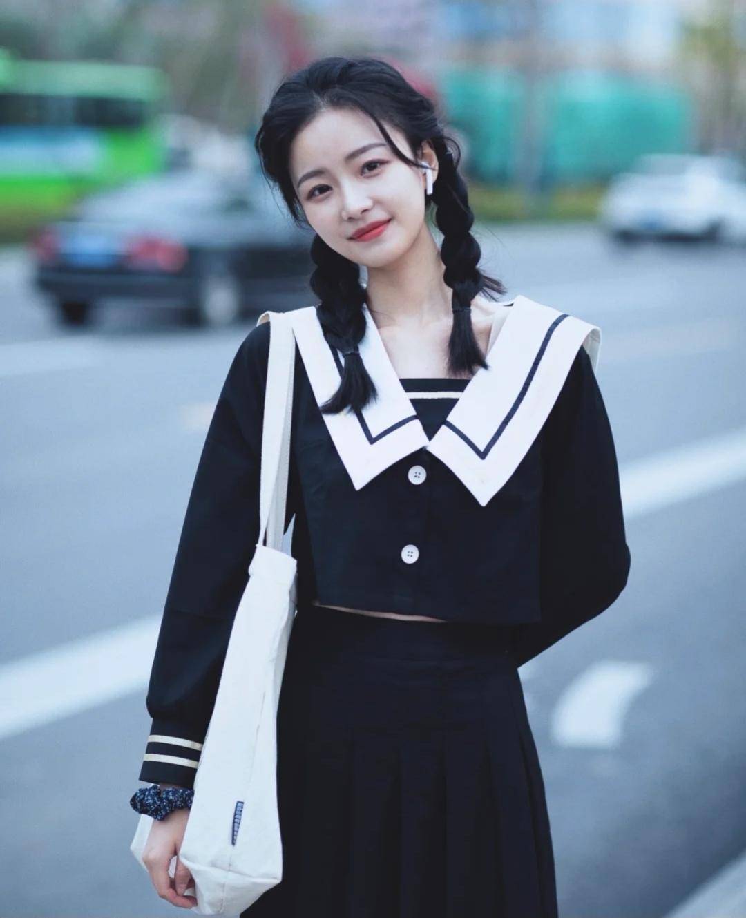 衣领 还在用T恤配牛仔裤?今秋流行穿连衣裙,又甜又仙的风格气质大增