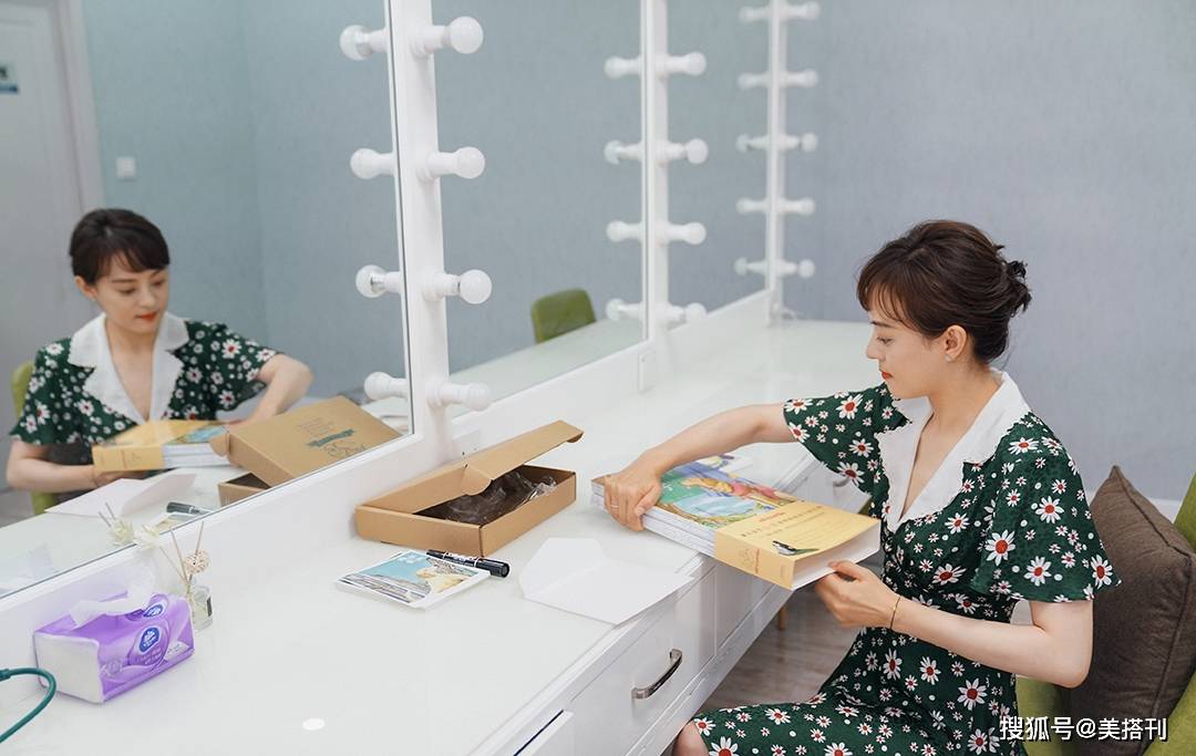 毛衣 孙俪五官变凶了？最新大片短发出镜，网友：短发配五官没有违和感