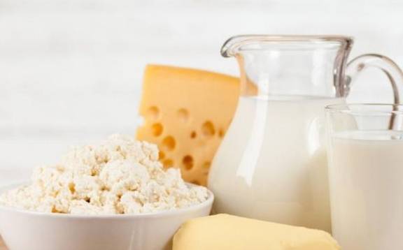 速食|6岁女童来月经,父母还一无所知,看到医生递过来的名单才懂了