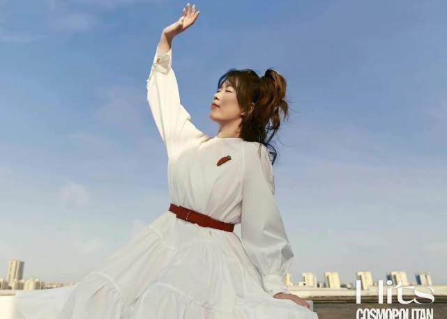 细节 杨倩首封大片曝光！奥运冠军正式亮相时尚圈，穿裙装变时髦上班族 ?