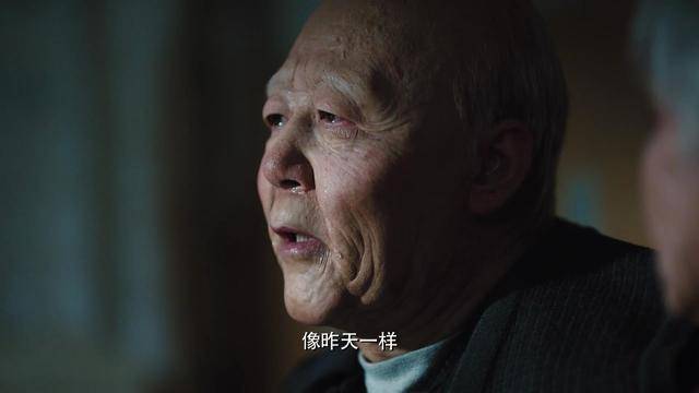 巅峰|4家卫视上星，3家平台紧跟，《功勋》首播达巅峰，热度不输长津湖