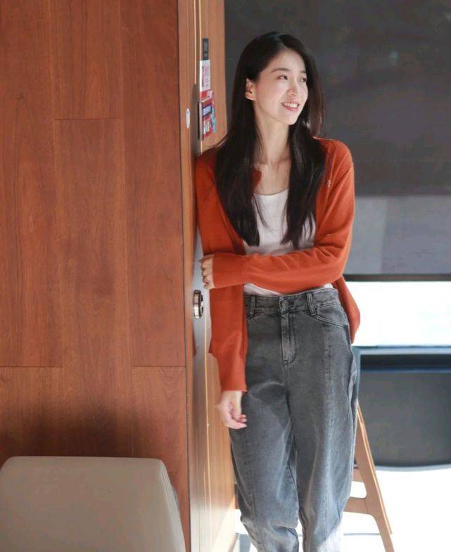 卫衣 想要美出圈，就要学会穿衣搭配，邂逅一场秋末浪漫