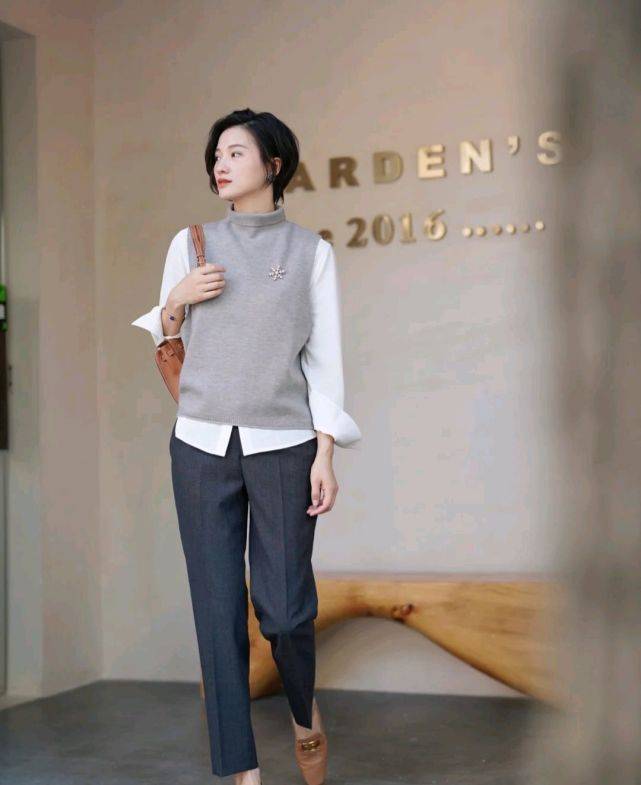 卫衣 想要美出圈，就要学会穿衣搭配，邂逅一场秋末浪漫