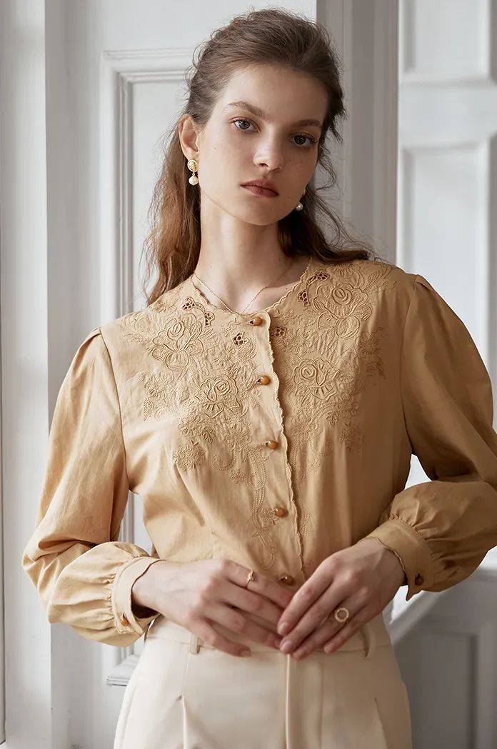 设计 秋天外套里面穿什么?这4种经典内搭让你一直美下去！