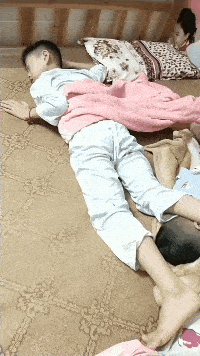 搞笑GIF：老婆你快來，我要給你一個驚喜 搞笑整蠱 第28张