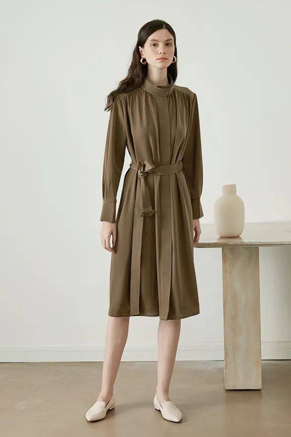 设计 秋天外套里面穿什么?这4种经典内搭让你一直美下去！