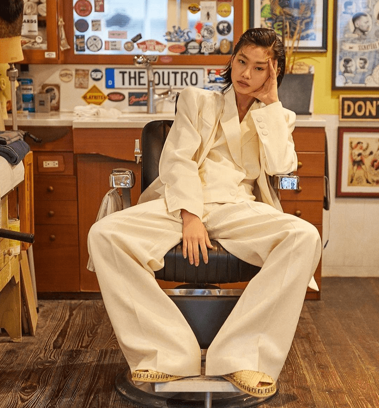 身材 《鱿鱼游戏》郑浩妍原是名模,身材纤瘦却是衣架子,厌世脸挺高级