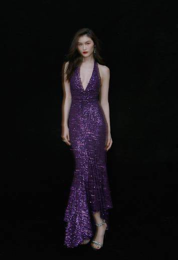 成功 何穗的“民族风造型”太成功,没有超模气场HOLD不住,轻易别学