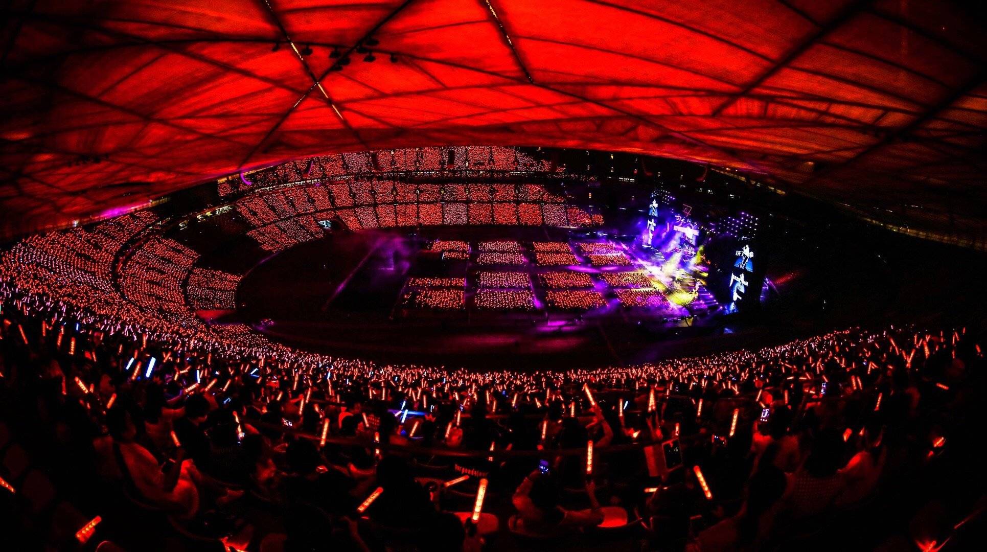 演唱会就是万人场的华晨宇,仅出道第五年就开了全国最大的体育场