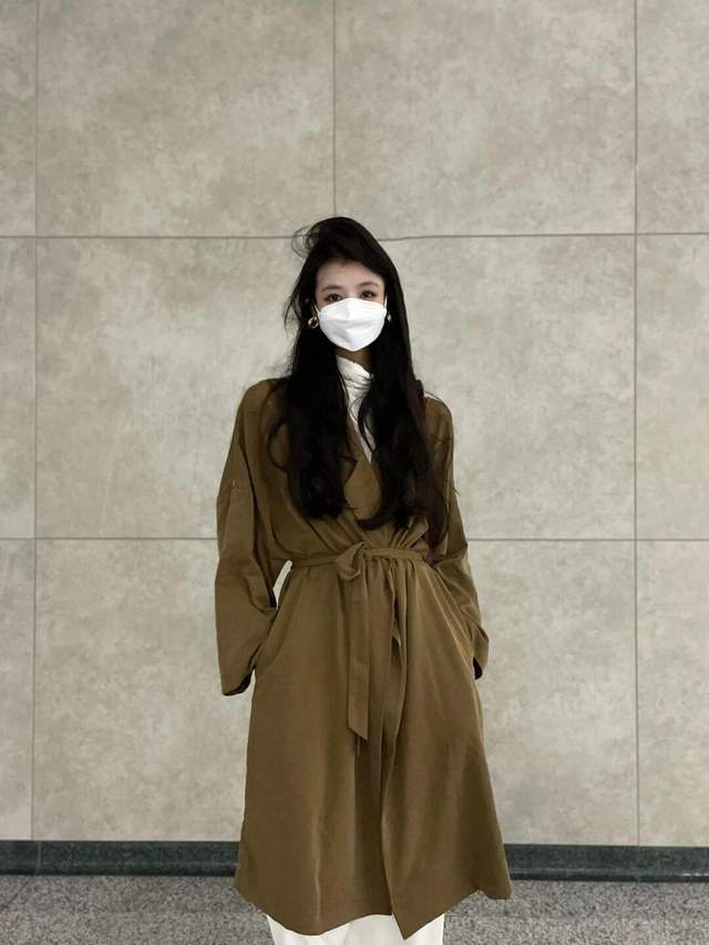美眉 早秋的通勤风穿搭指南,学会这13套搭配技巧,让你越简单越高级