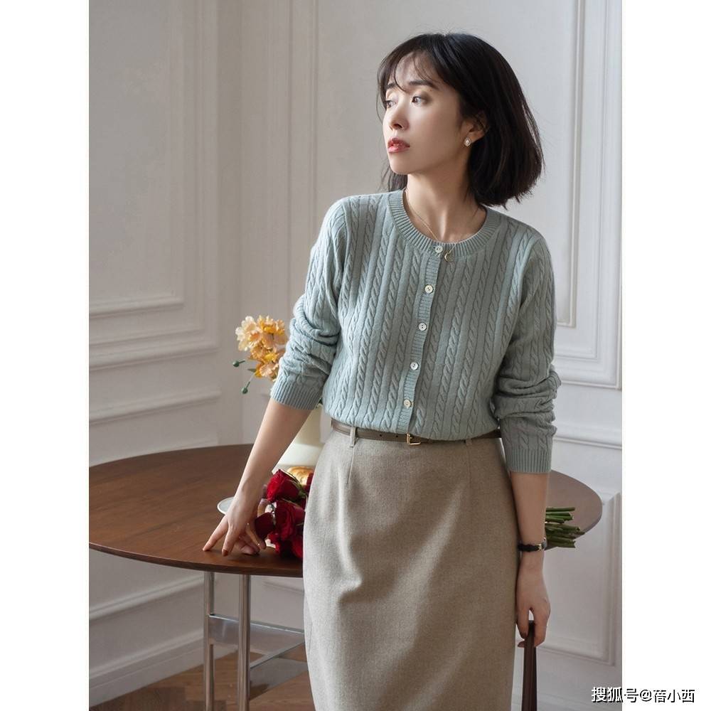 下装 皮肤黄、黑的女生，秋季选择这5种颜色的衣服，提亮肤色很简单