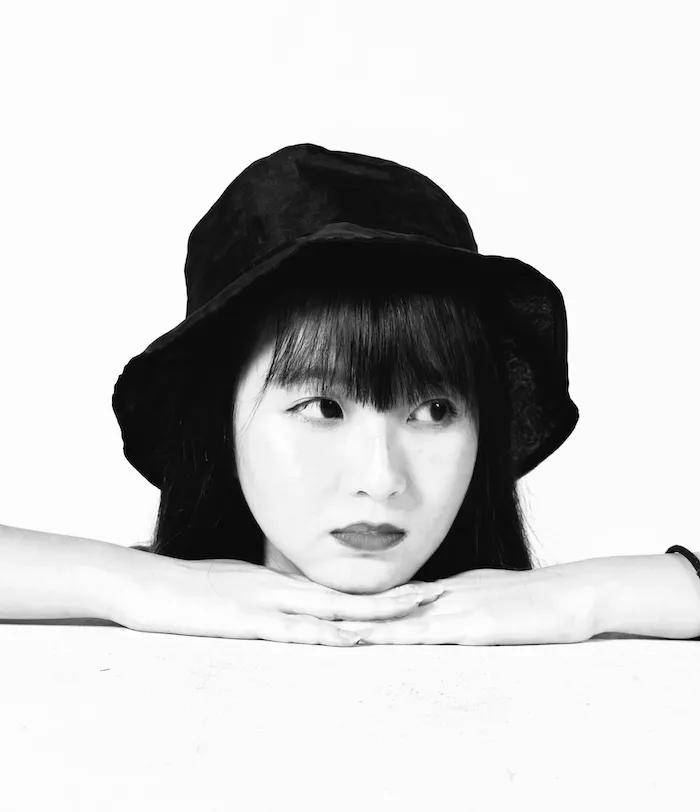 Missiel 莱佛士时装设计师登上了 Harper's BAZAAR！