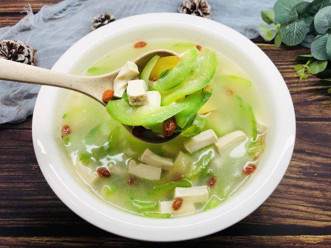 治疗|血糖升高不要慌？建议：饮食上坚持3个原则，血糖更稳定健康