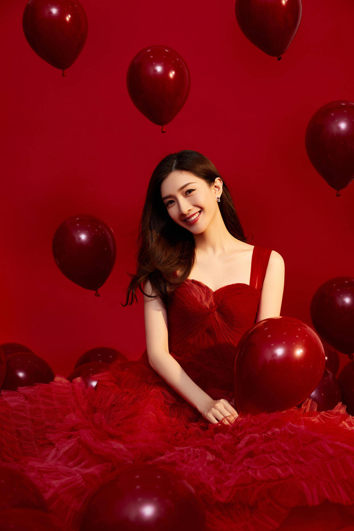 套装 江疏影人美又会穿,一身印花套装高调张扬,秀“漫画腿”好惹眼