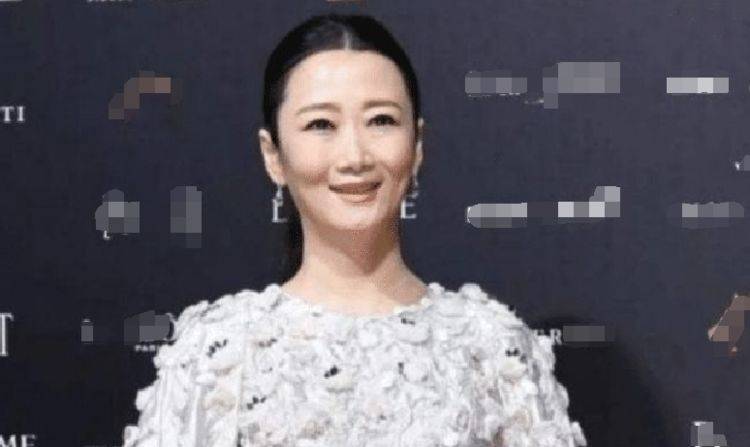 贾樟柯她为了不让自己变老，20年不吃晚饭不生娃 ，42岁看起来像62岁