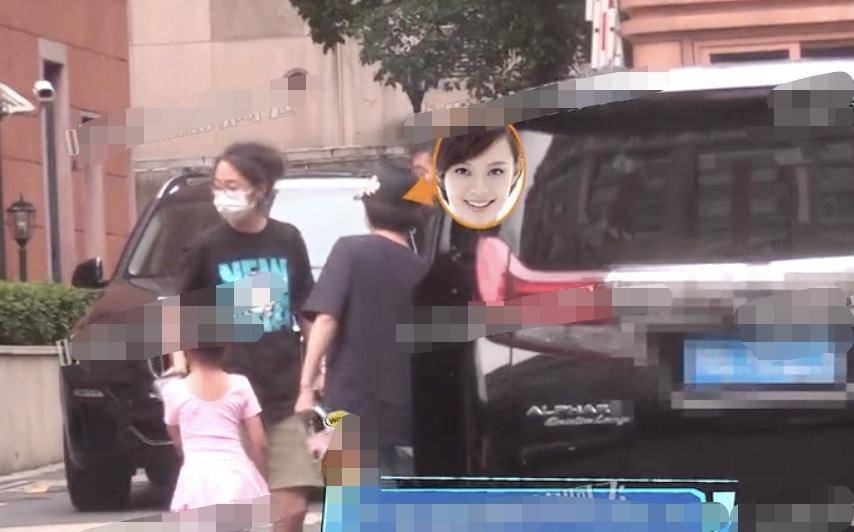 下半身 孙俪带儿子送女儿去学跳舞,女儿穿粉色舞蹈衣,肉肉小屁股太可爱