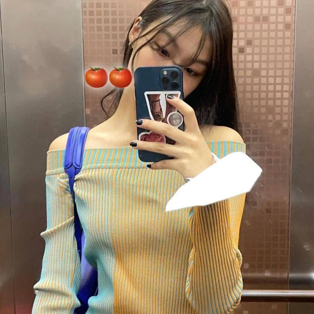 白女士 秋天换季穿啥？网友：女明星都钟爱的针织单品是时候安排了！