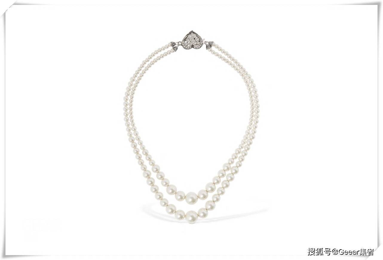 孝渊 韩星们也不约而同戴上这款项链：秋冬不能错过的珍珠首饰！