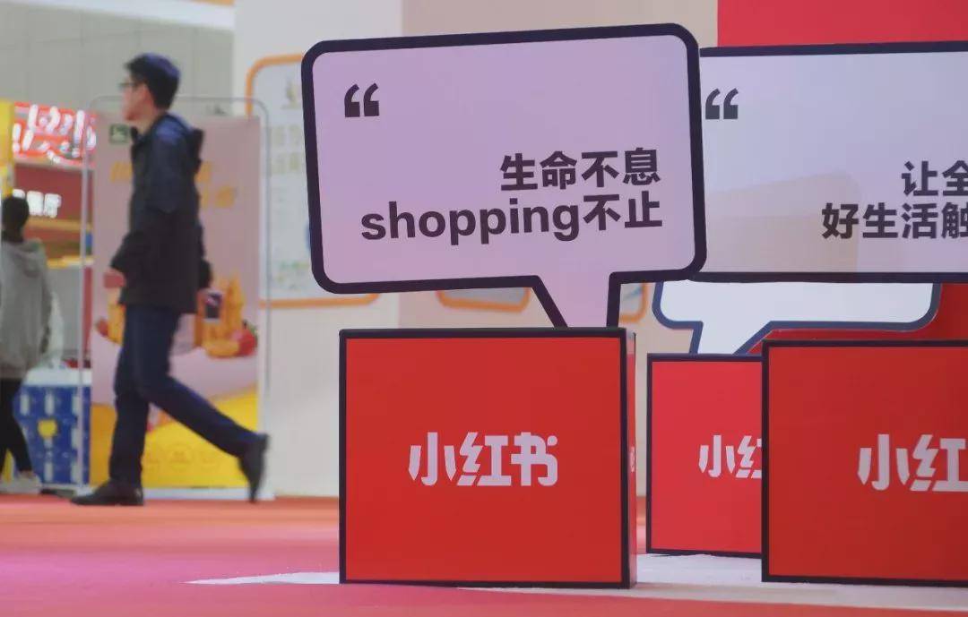 时报佛媛后病媛接棒!带妆住院,“重病”卧床推销“抗癌”保健品,过几天就痊愈?