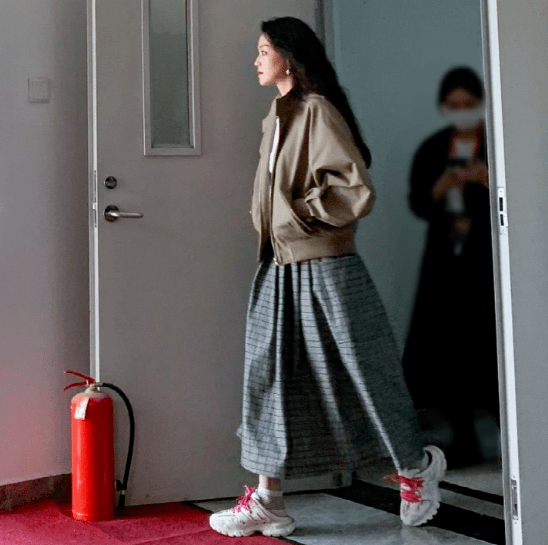 整体 两大女神罕见同框!45岁舒淇变绝美女神,61岁惠英红皮肤真白皙