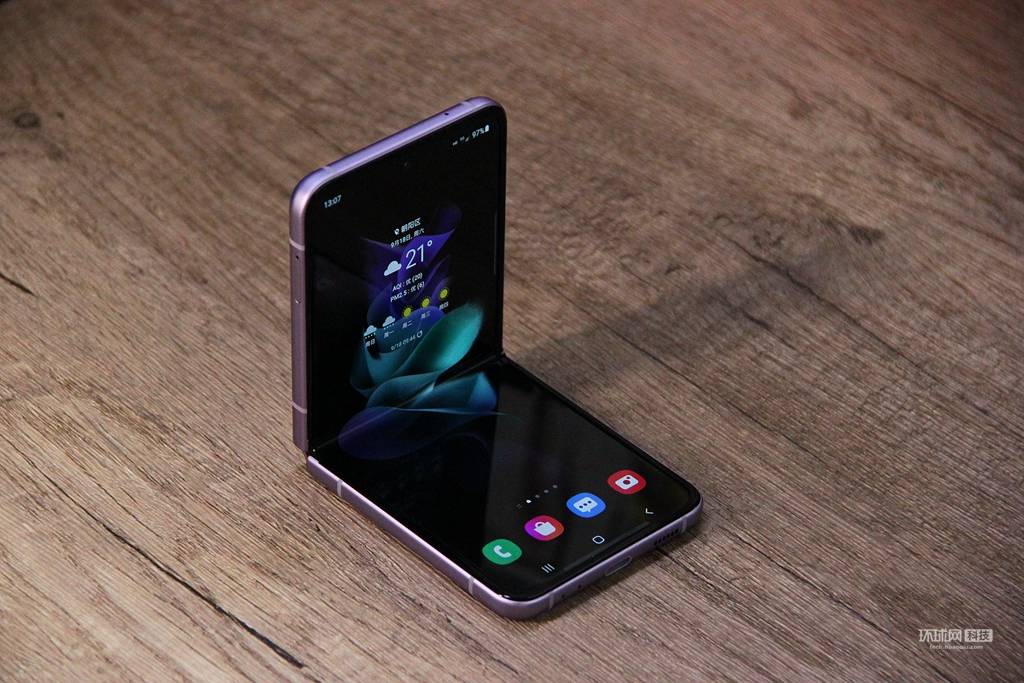 三星galaxyzflip35g体验外部屏幕可玩性增加立式拍照更方便