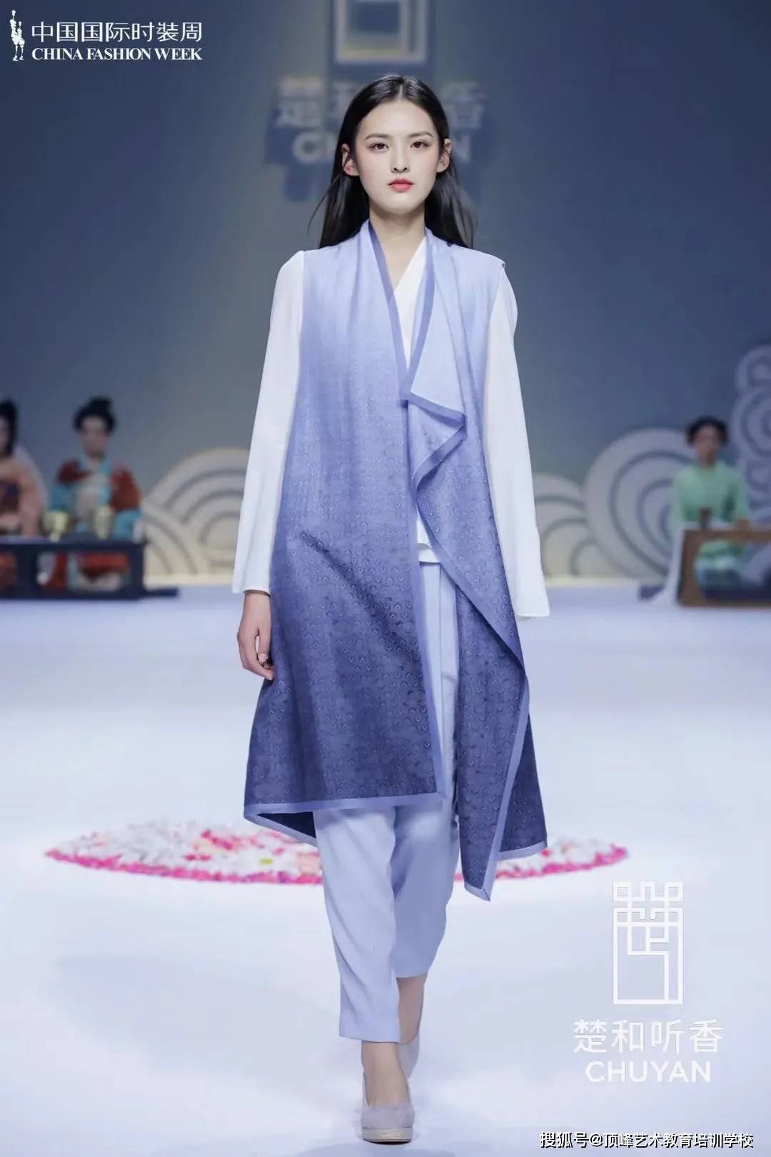 艺考服装表演名校北京服装学院顶峰艺考教育学长为学弟加油