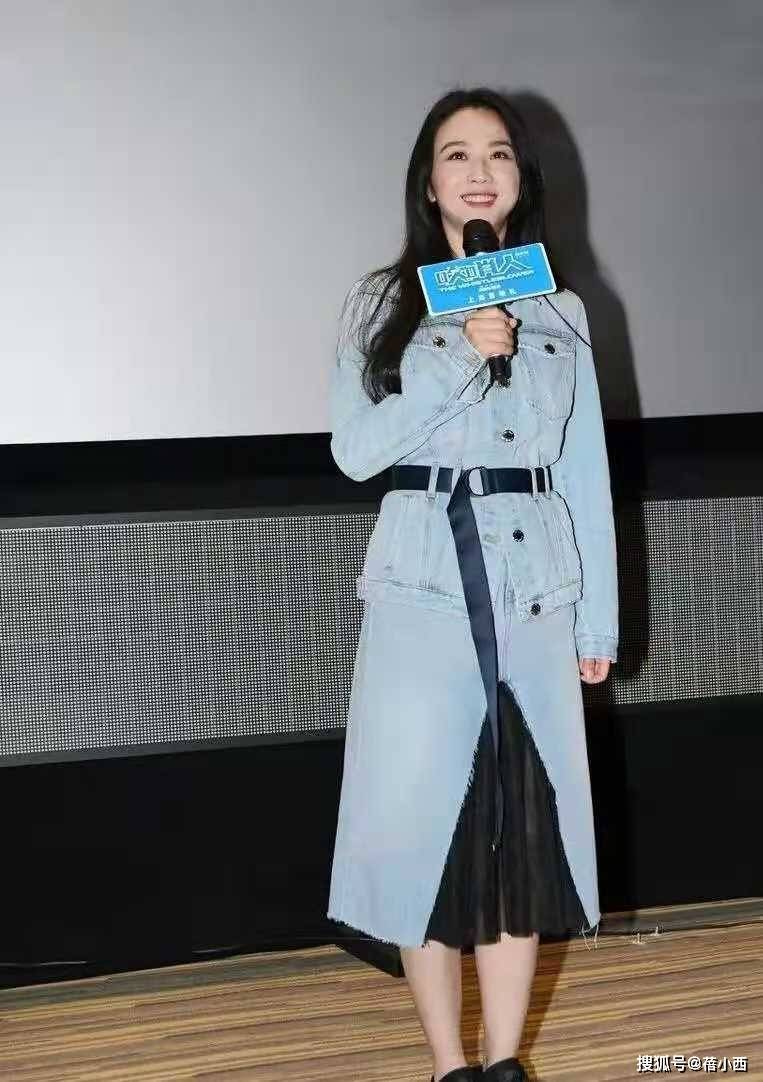 汤唯 被42岁汤唯的气质沦陷了，穿简约白衬衫配半身裙，满满的优雅感