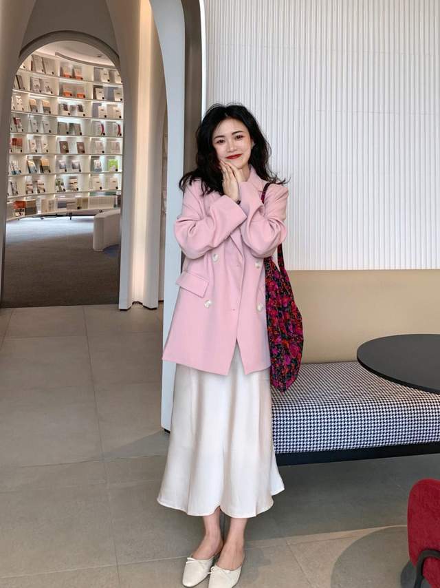 小个子 西装外套怎么穿出高级感?不如搭配半身裙,优雅时尚又能提升气质