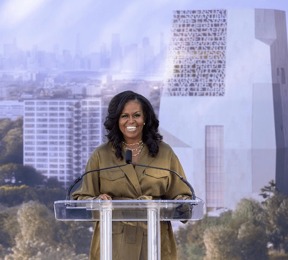 设计 奥巴马夫妇在仪式上甜蜜拥抱！米歇尔穿连体裤真帅气，爆炸头显脸小