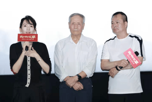 黑色 章子怡国庆档要爆火！四大导演首合体，她穿红裙美成唯一“红花”