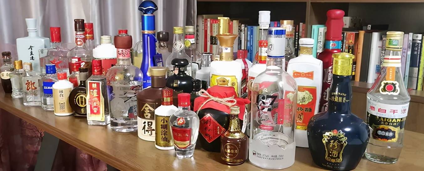 白酒价格周年总结，更新202款值得买的白酒（附图表）_手机搜狐网