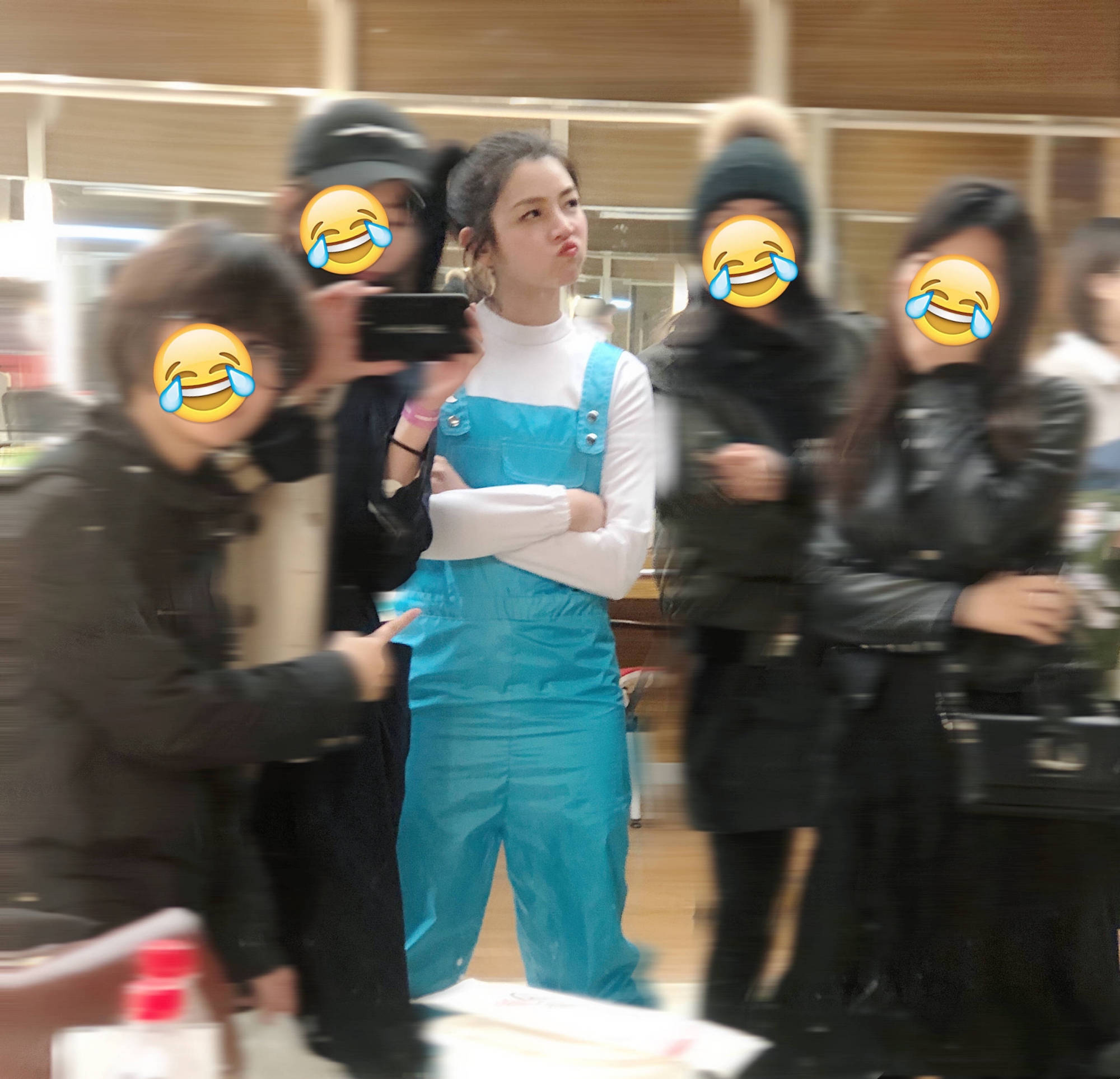 大气 嫁对人的陈妍希越来越美，穿紫罗兰抹胸裙优雅温婉，和陈晓配一脸