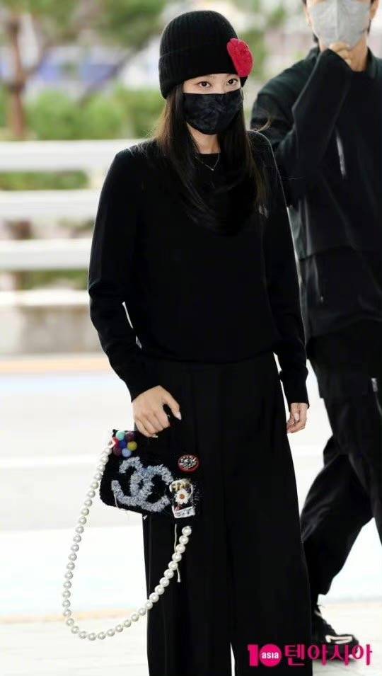 蓝色 JENNIE最新机场照,顶流女团时尚穿搭get起来!