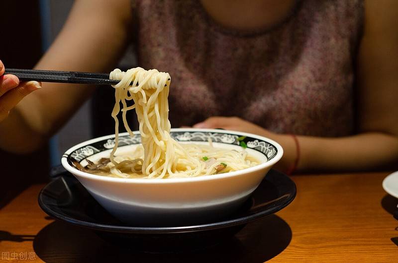 平生|一碗汤面慰平生-“鱼和面说”深海鱼汤，面和安康