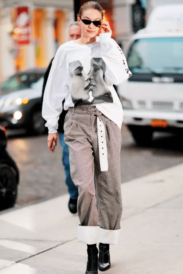 经典 卫衣+阔腿裤，今秋最舒适时髦的搭配！