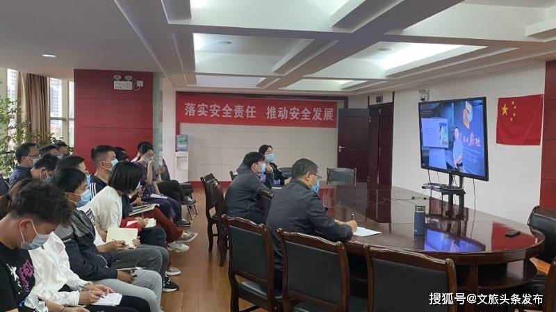 舆情专家王洪波围绕防范舆情危机及认识其构成要素,舆情工作人员职业