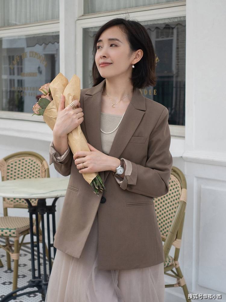 整体 “西装外套”的高阶穿法来了,一衣多穿时髦又气质,适合秋天穿搭