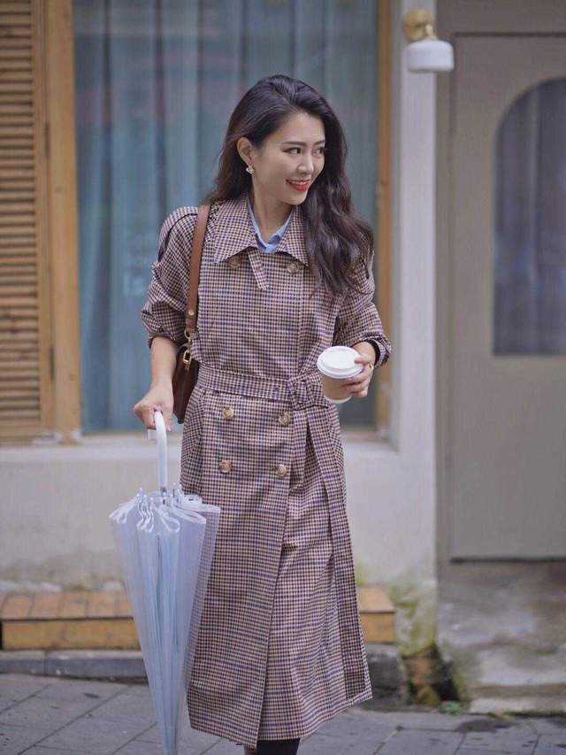 风衣 秋冬，一件风衣让你美出新高度，搭配牛仔裤或半身裙，高级又洋气