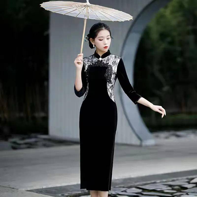 黑色 永远有着绵软的舒适感,黑色丝绒旗袍,叫人爱不释手的绝色服饰!