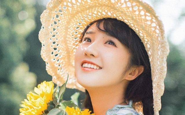 电脑新依美护肤：长期面对电脑？那该如何摆脱倦容和黄脸婆