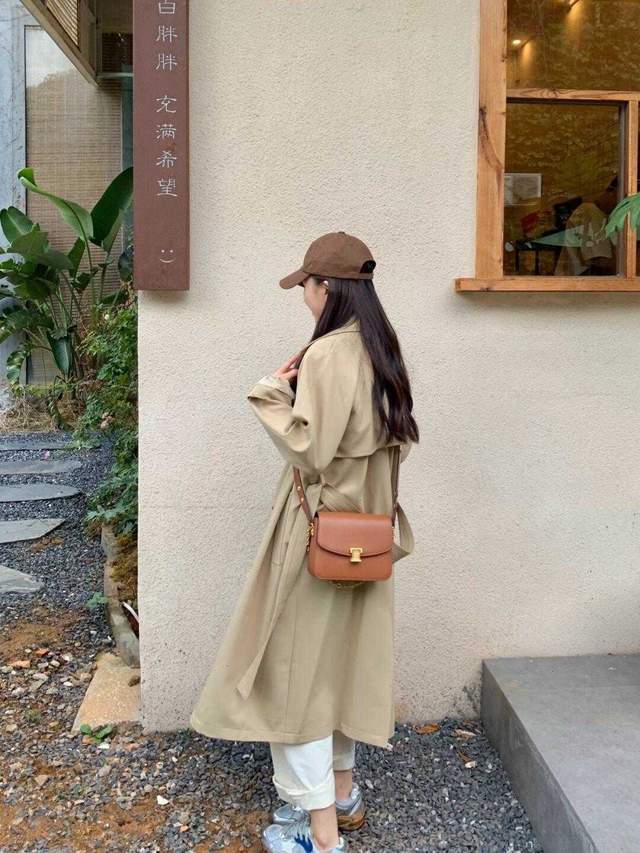 风衣 秋冬，一件风衣让你美出新高度，搭配牛仔裤或半身裙，高级又洋气